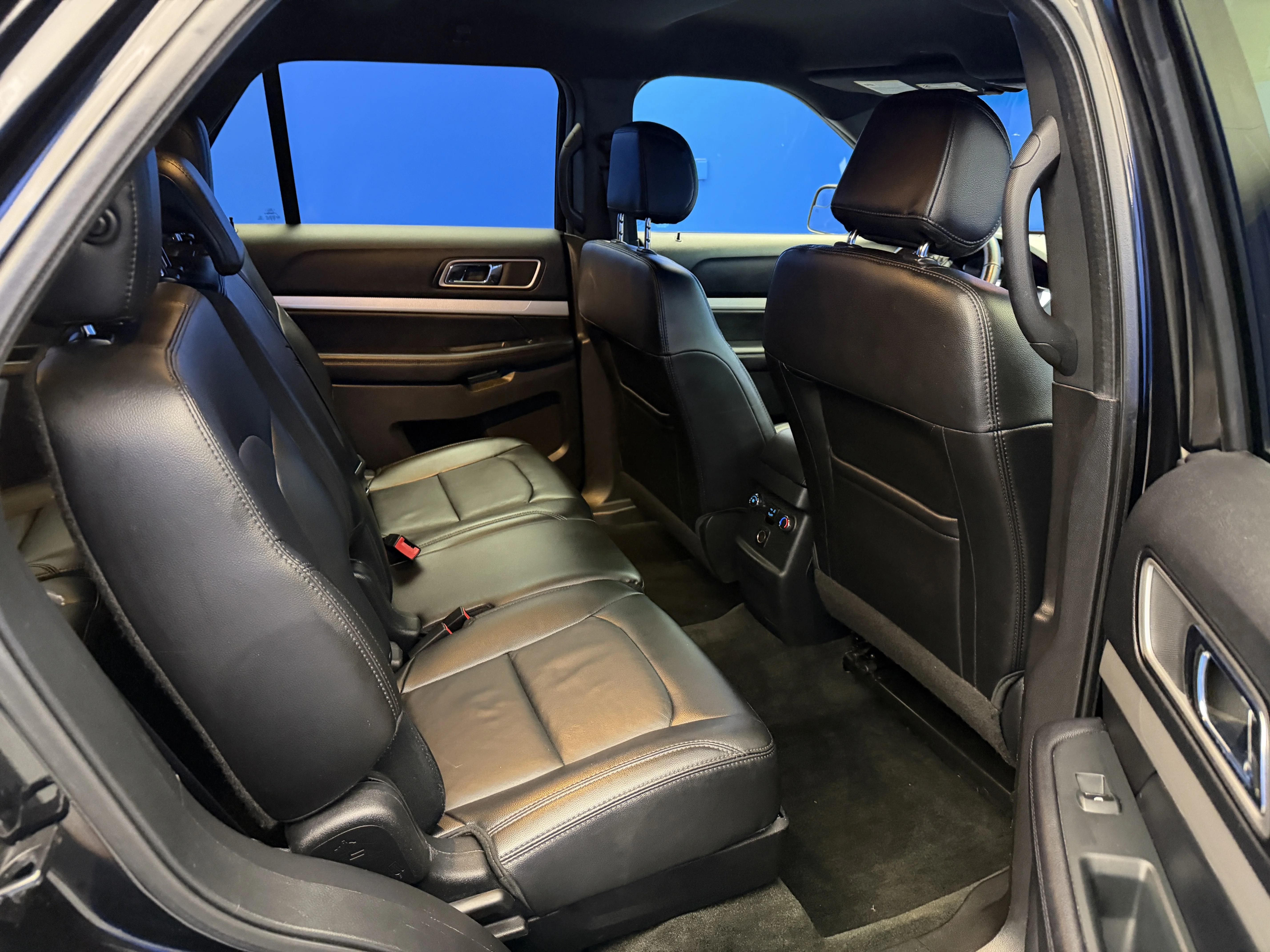 Used 2016 Shadow Black Ford XLT image 26