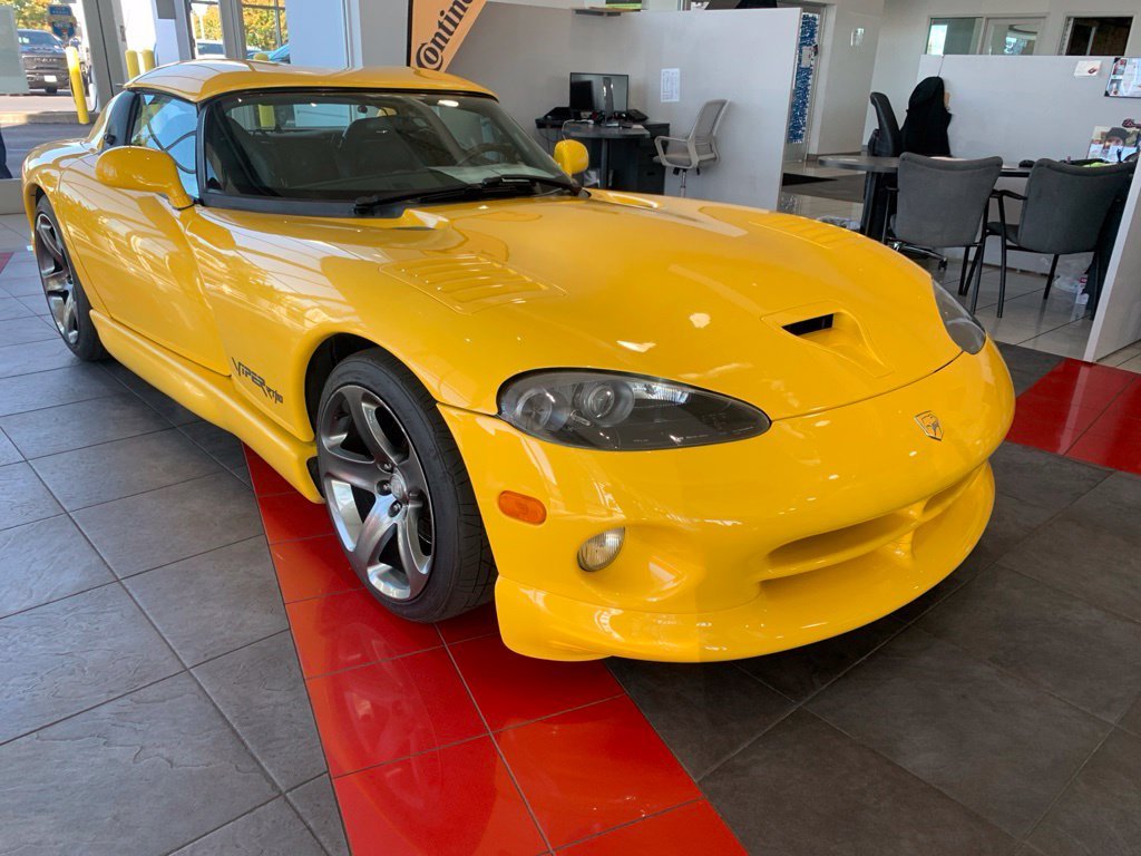 Used 2001 Yellow Dodge RT/10 image 5