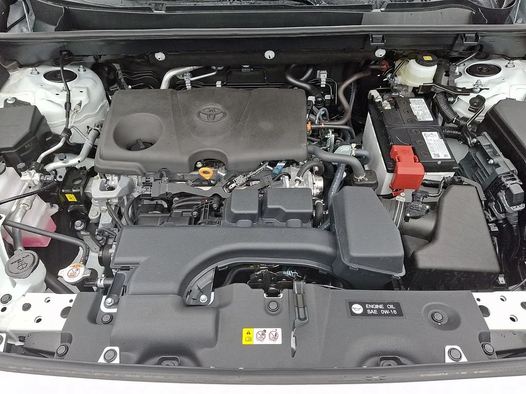 2025 Toyota RAV4 XLE - Photo 21