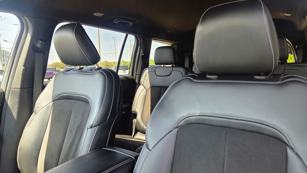 Used 2023 Silver Jeep Altitude image 15