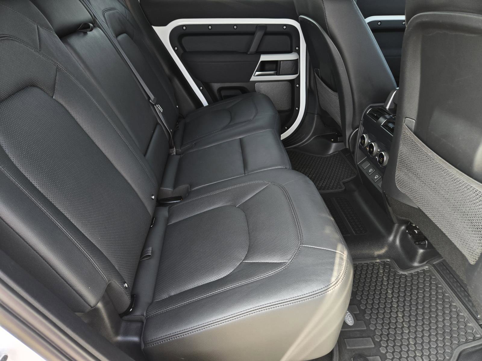 Used 2023 Fuji White Land Rover SE image 27