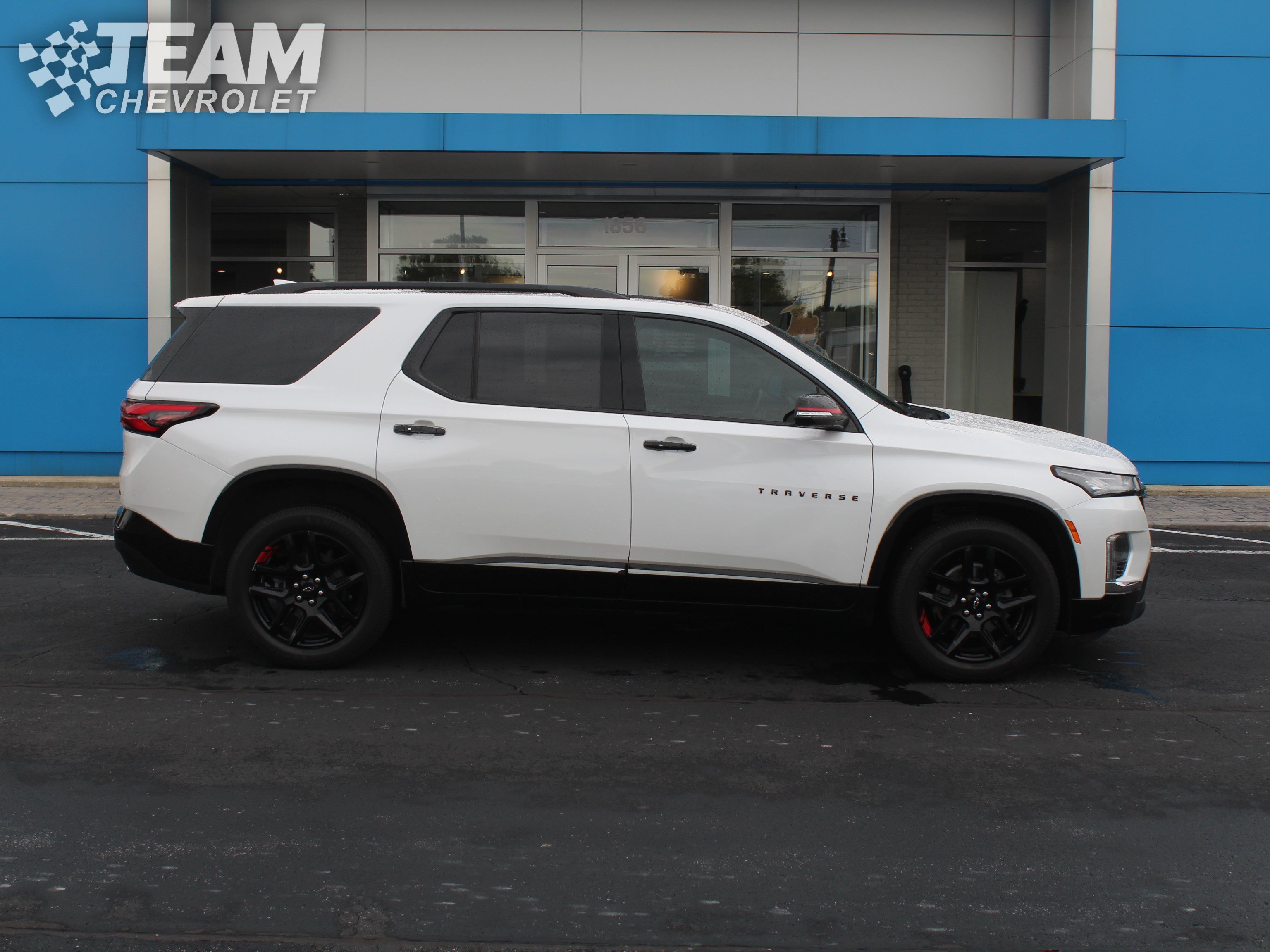 Used 2022 Iridescent Pearl Tricoat Chevrolet Premier image 3