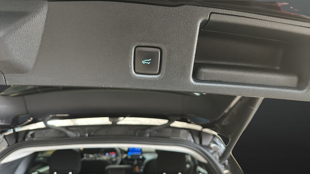 Used 2024 Agate Black Metallic Ford Active image 31