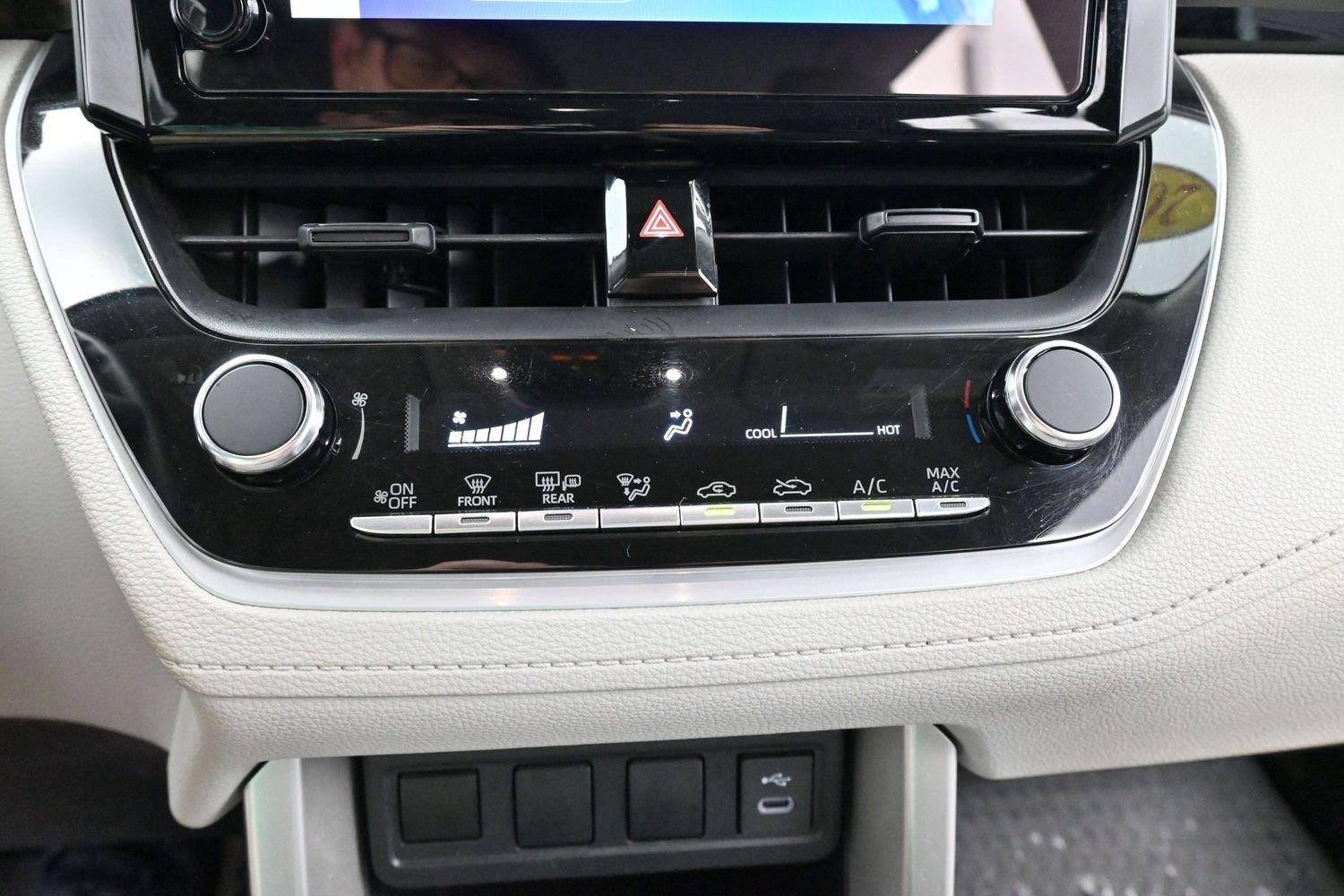 Used 2024 Sonic Silver Toyota L image 23