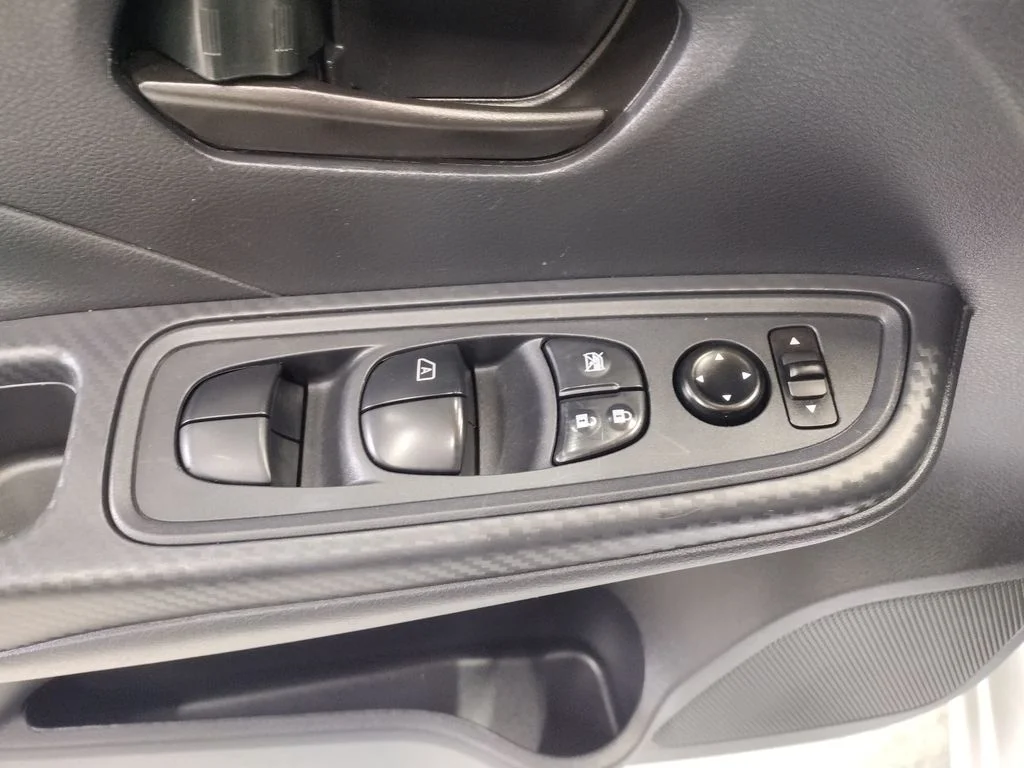 Used 2025 White Nissan 1.6 S image 18