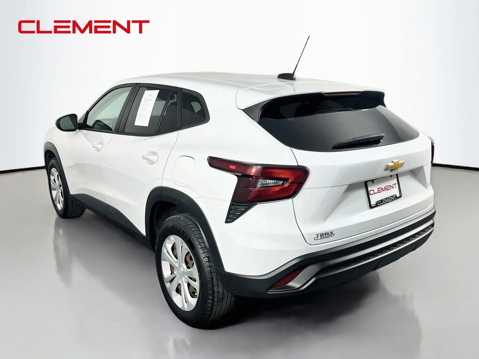 Used 2024 White Chevrolet LS image 9