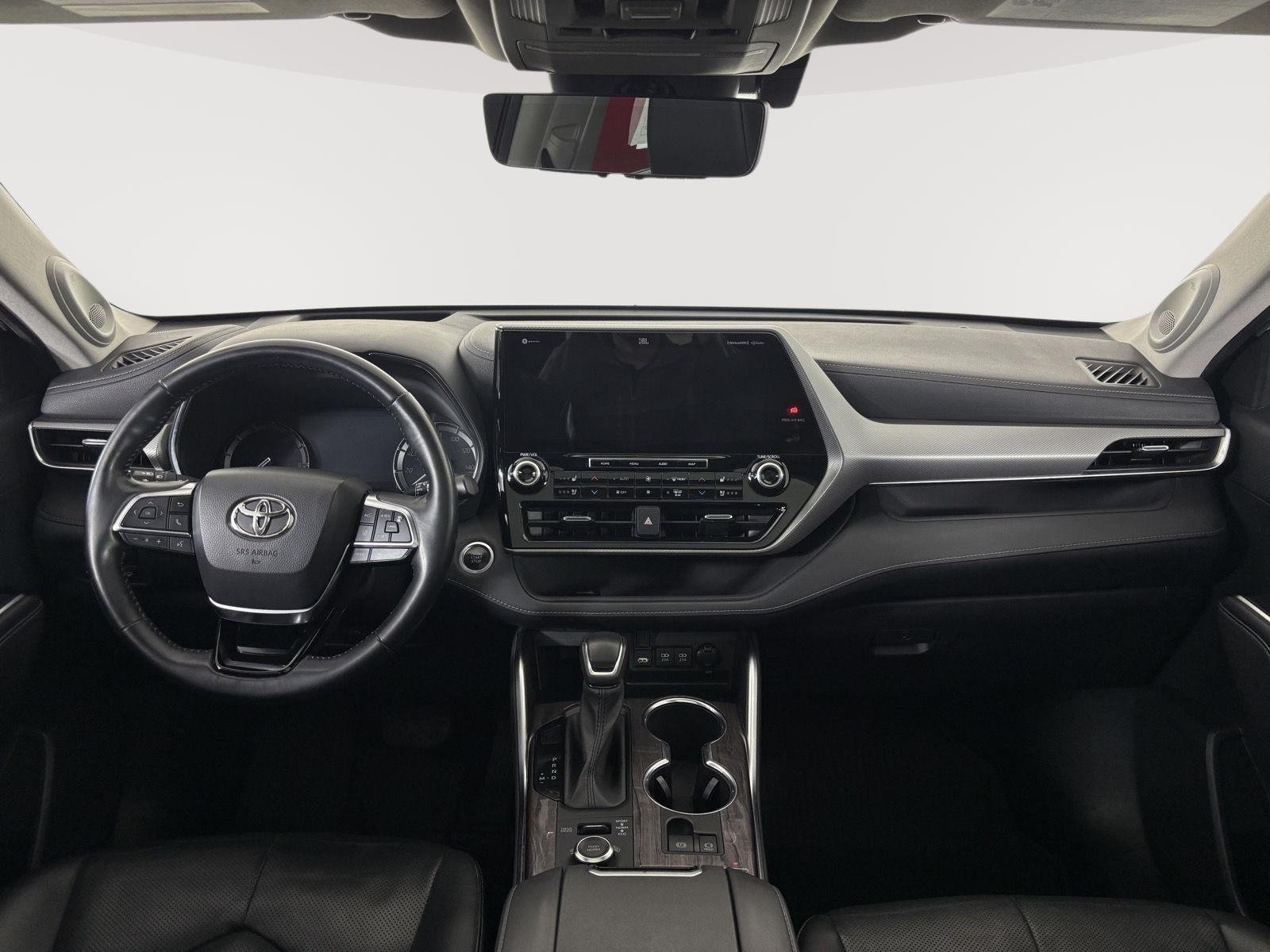 Used 2021 Blizzard Pearl Toyota Platinum image 4