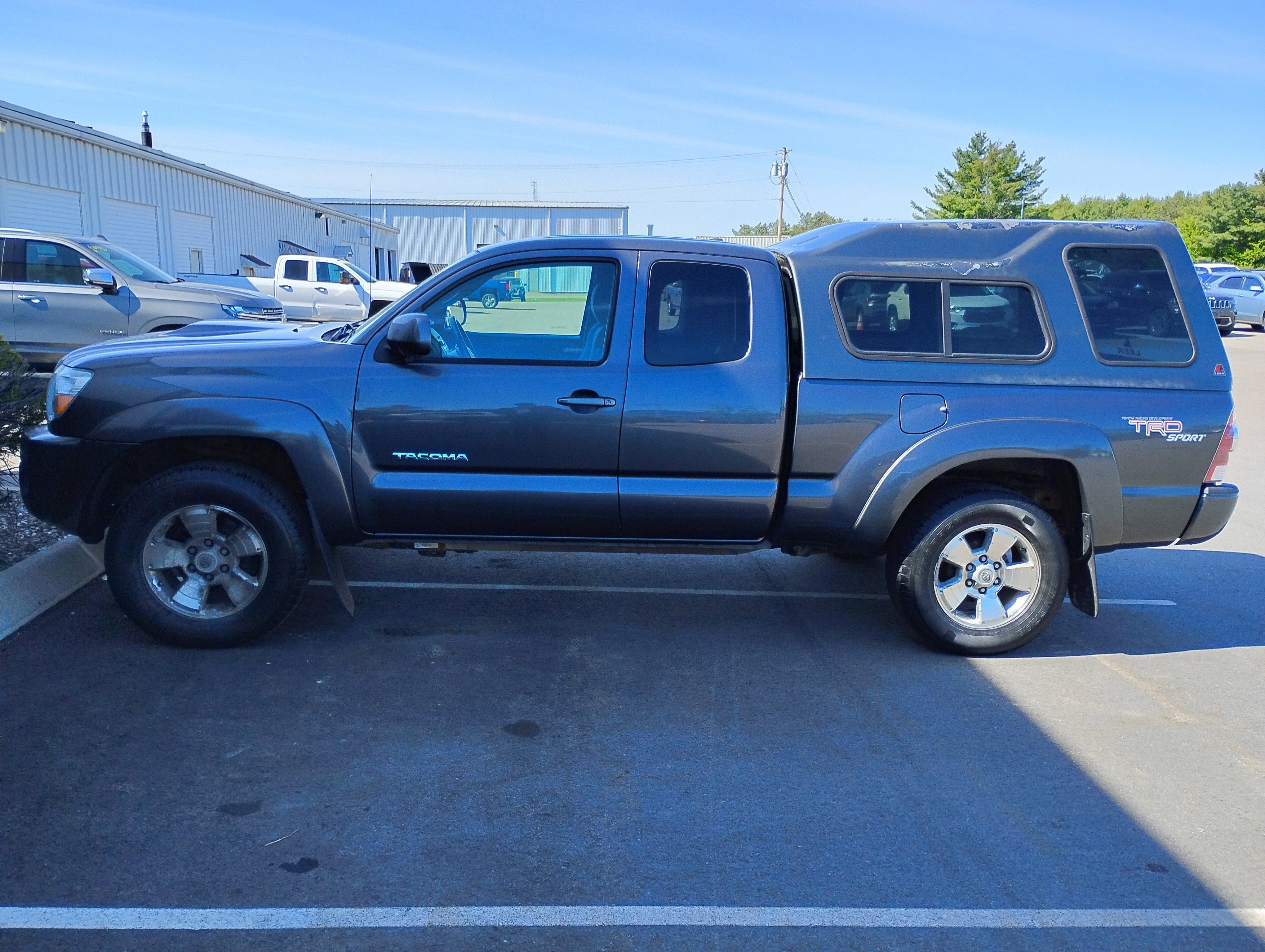 Used 2009 MAGNETIC GRAY MET Toyota ACC CAB 4WD V6 AT image 2