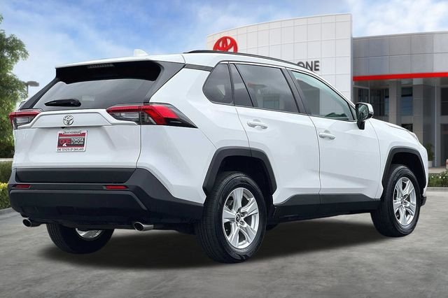 Used 2021 White Toyota XLE image 5