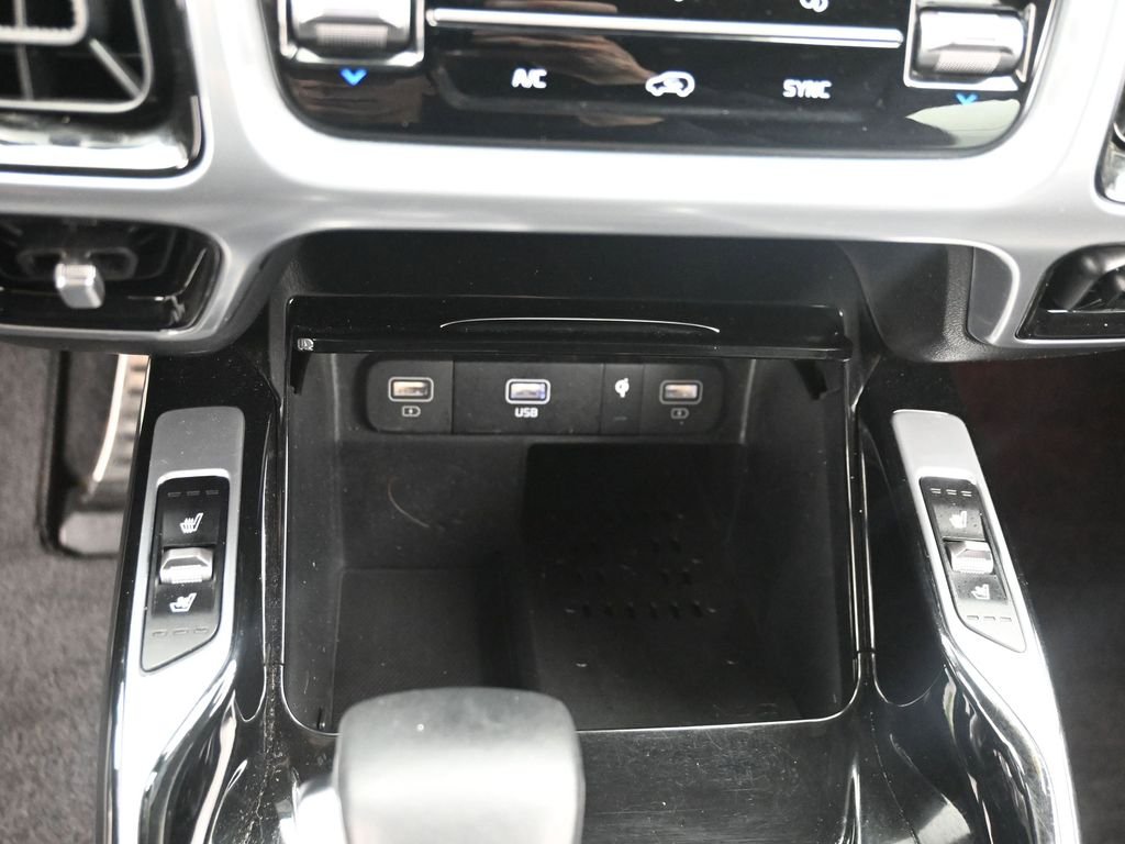 Used 2023 White Kia X-Line SX Prestige image 23
