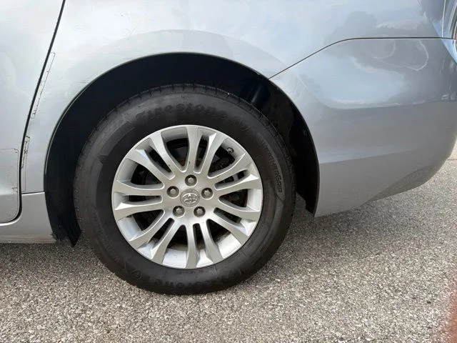 Used 2011 Silver Toyota XLE image 36