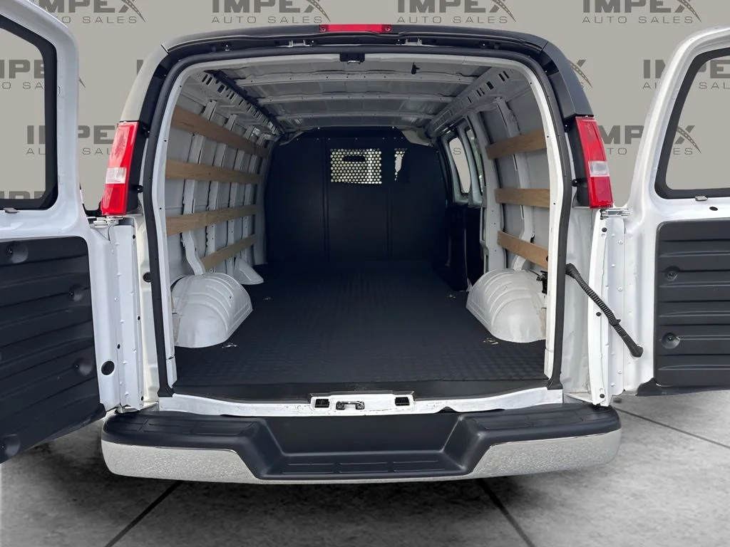 Used 2023 White GMC Work Van image 21