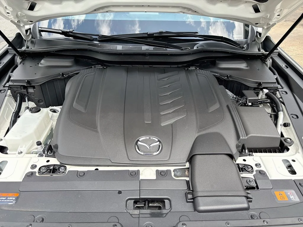 Certified Used 2025 White Mazda 3.3 Turbo Select image 30
