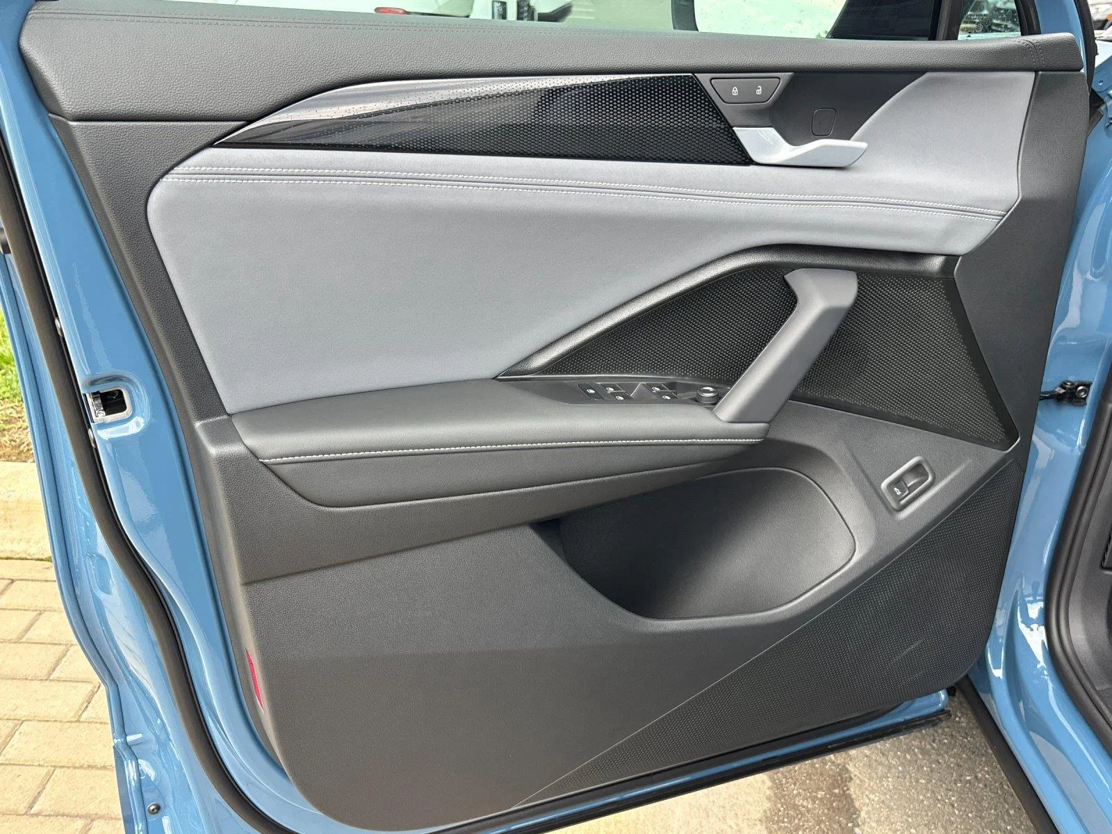 New 2026 monterey blue with deep black roof Volkswagen SE R-Line Black image 13