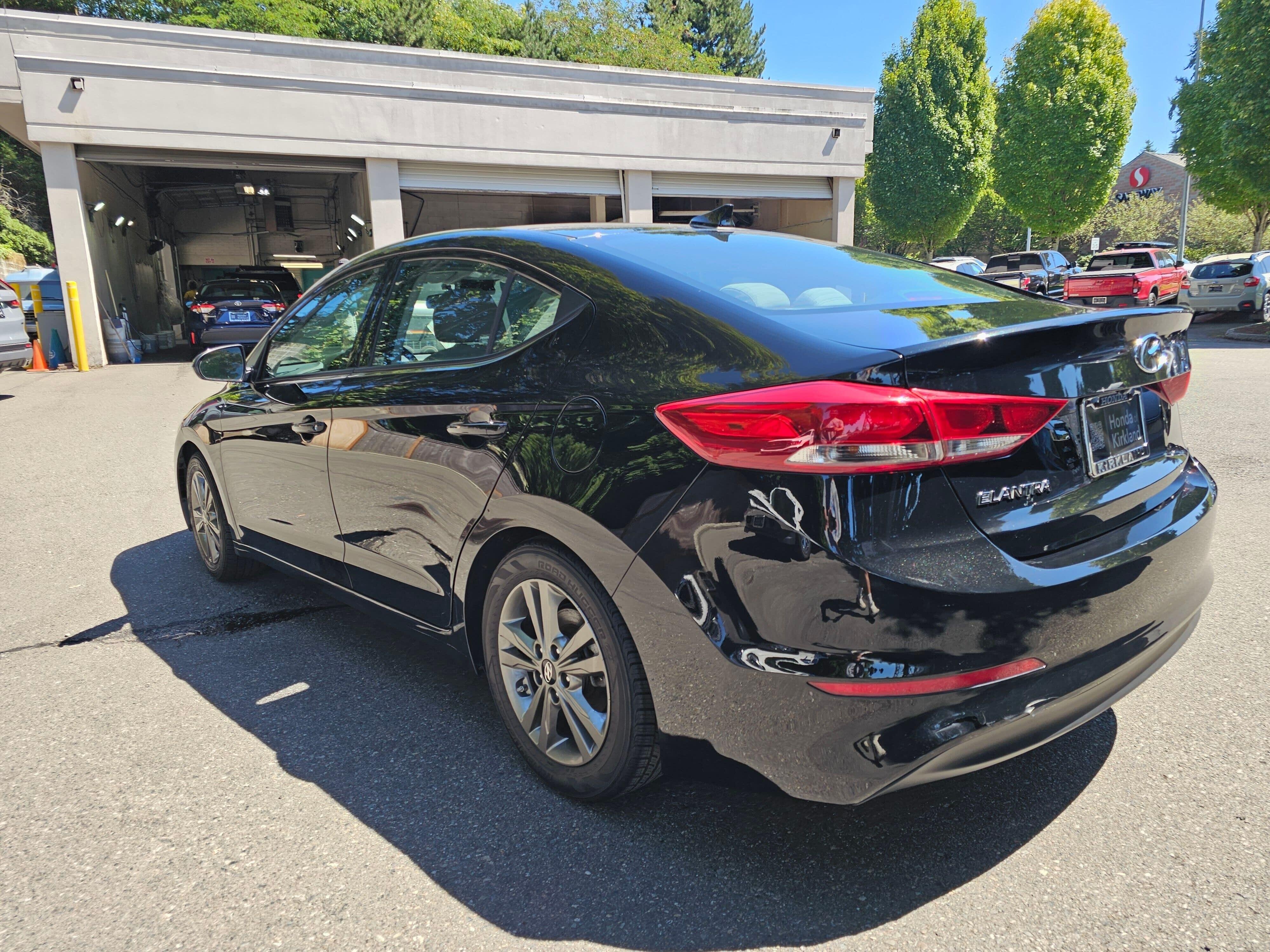 Used 2018 Phantom Black Hyundai SEL image 5