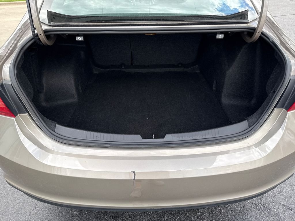 Used 2023 Gray Chevrolet LT image 28