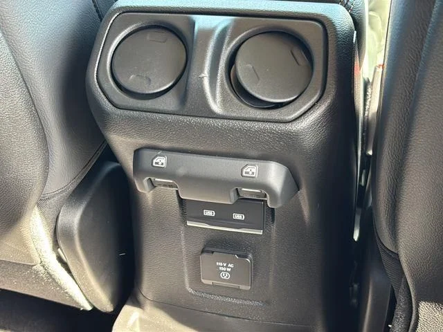 2025 Jeep Wrangler 4-Door Sahara - Photo 45