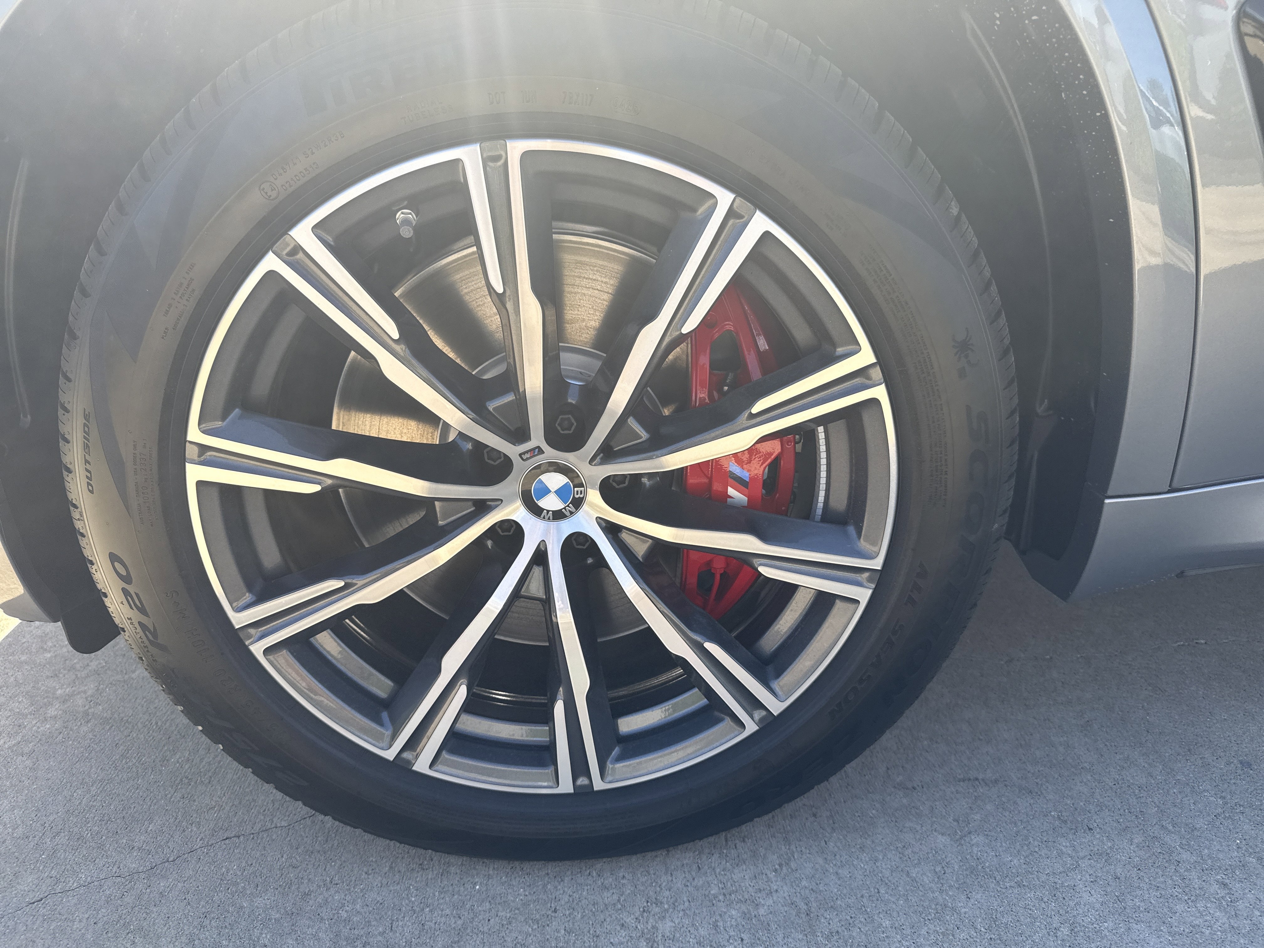 New 2026 0C4W Skyscraper Grey Metallic BMW xDrive50e image 29