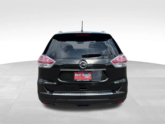 Used 2016 Green Nissan SV image 6