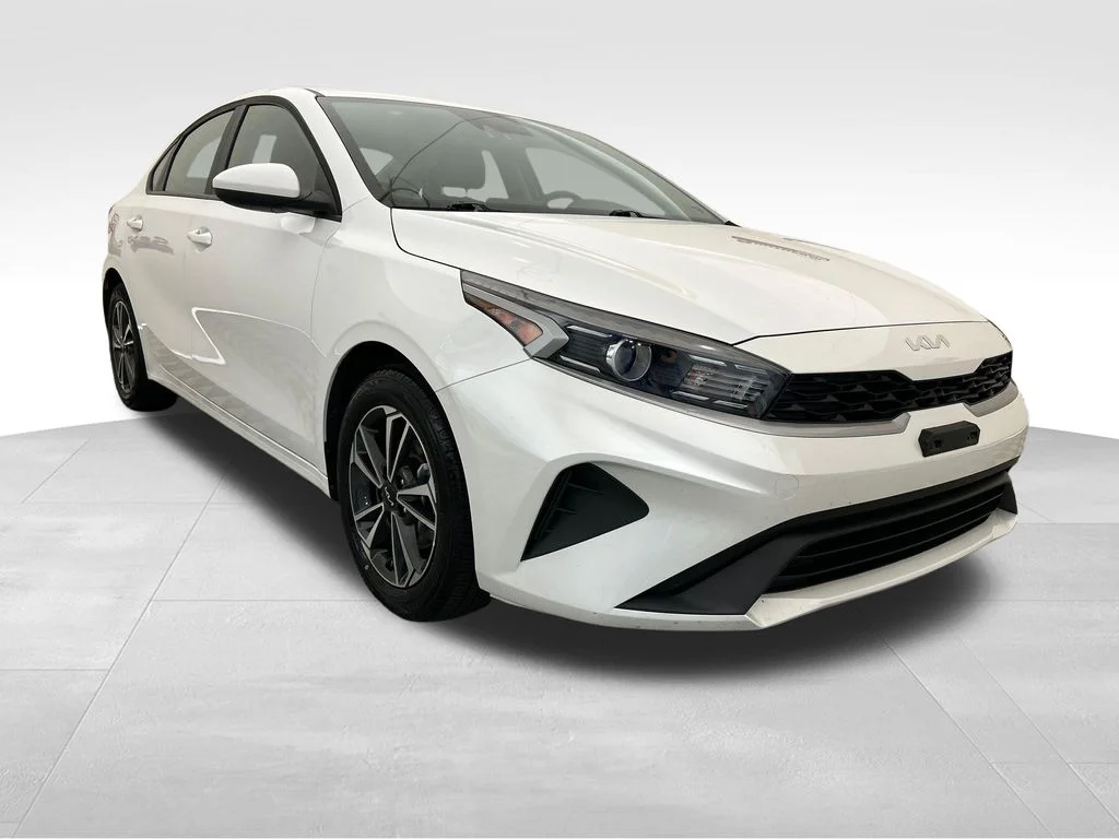 Used 2024 White Kia LXS image 8