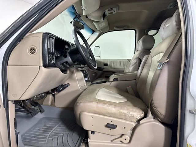 Used 2006 Olympic White GMC SLE2 image 11