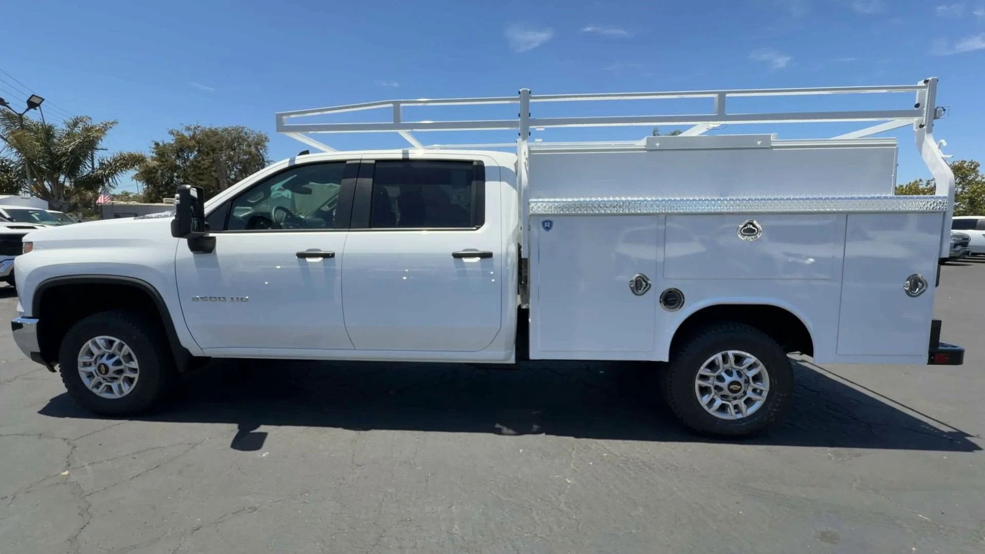 New 2026 Summit White Chevrolet WT image 6