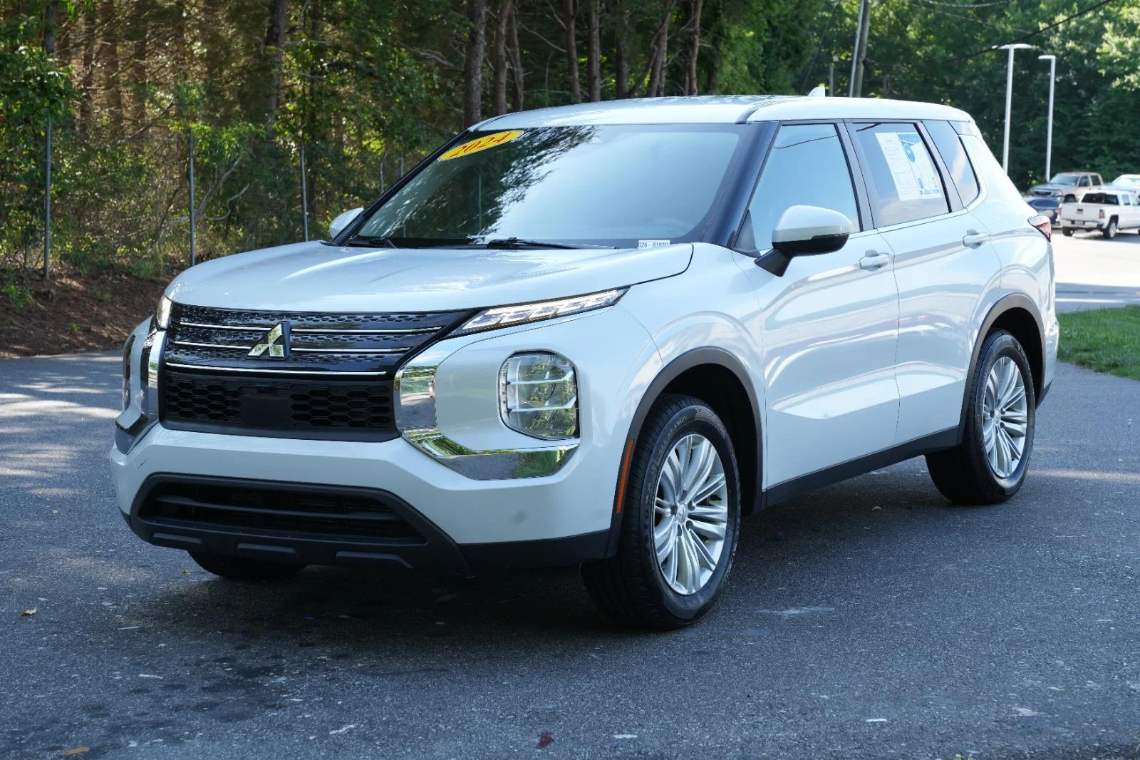 Used 2024 Silver Mitsubishi ES image 3