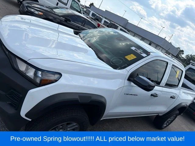Used 2025 White Chevrolet Trail Boss image 3