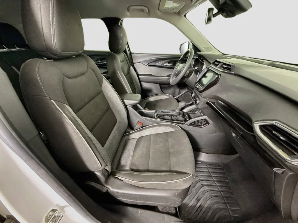 Used 2023 White Chevrolet LT image 25