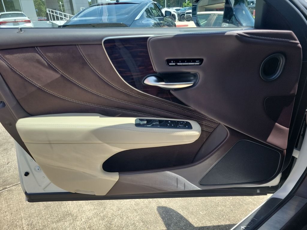 Used 2018 White Lexus 500 Base image 13