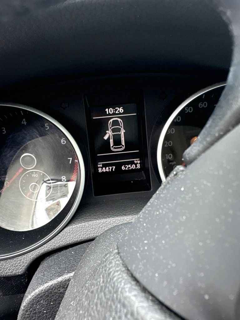 Used 2013 Black Volkswagen 2.5L SE image 2