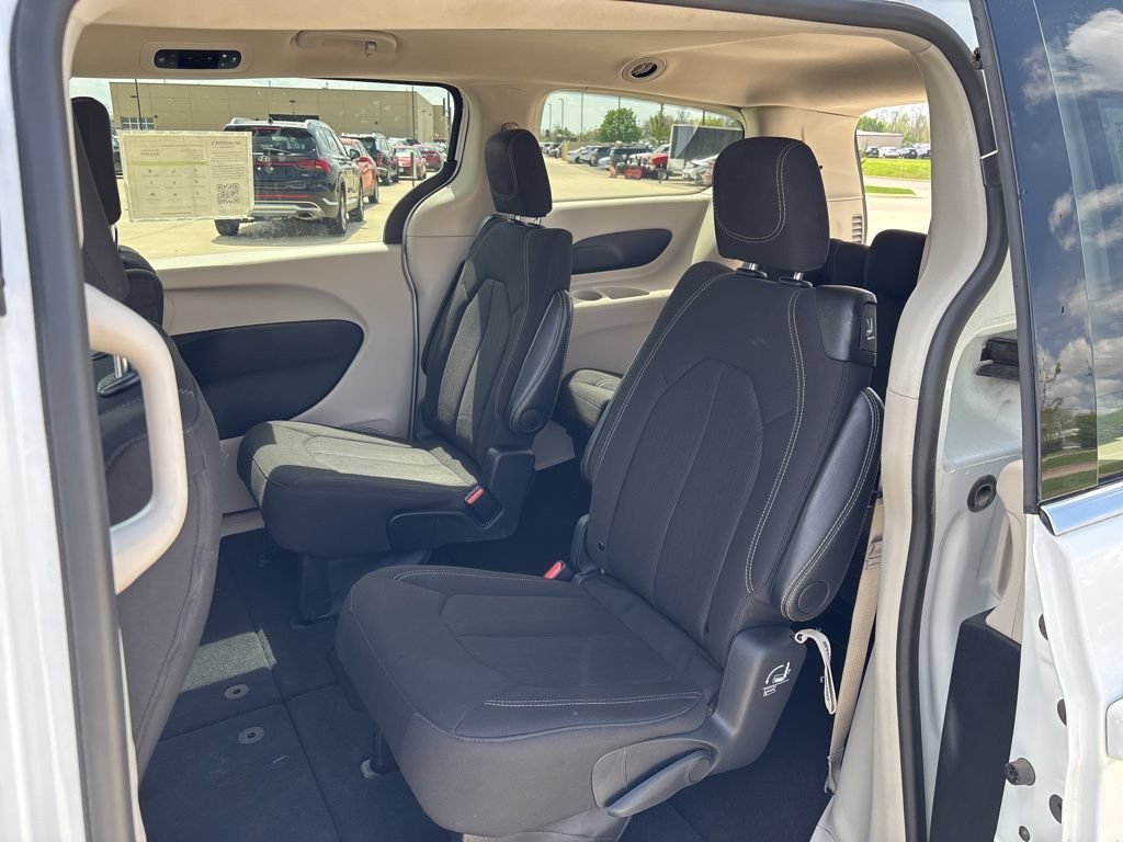 2024 Chrysler Voyager LX - Photo 32