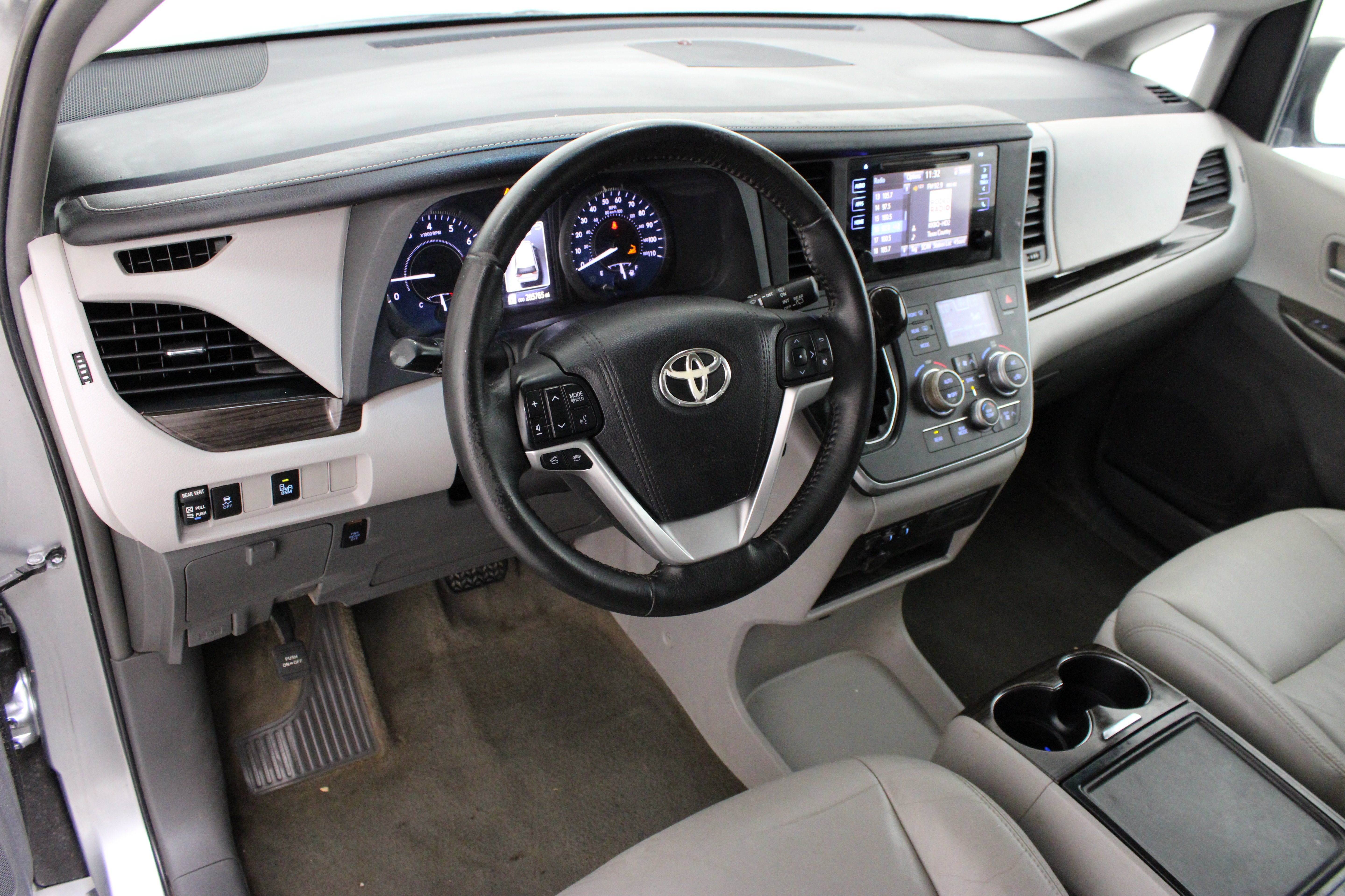 Used 2015 Silver Sky Metallic Toyota XLE Premium 3.5L image 13