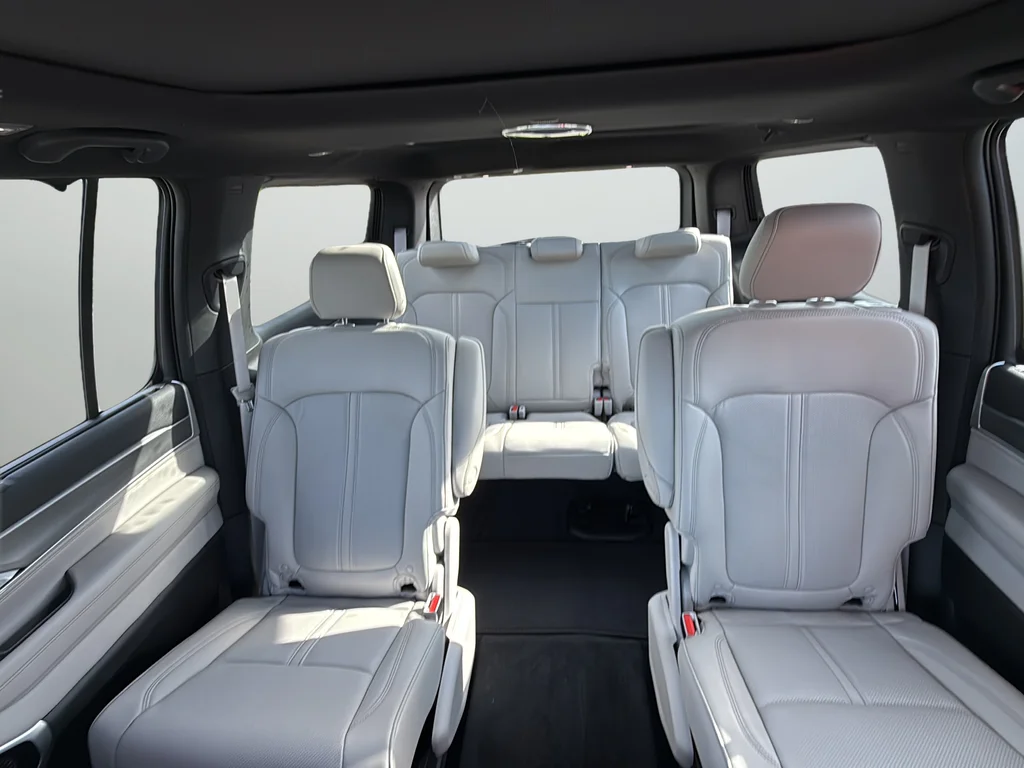 New 2026 Bright White Clear-Coat Exterior Paint Jeep Limited Reserve image 24