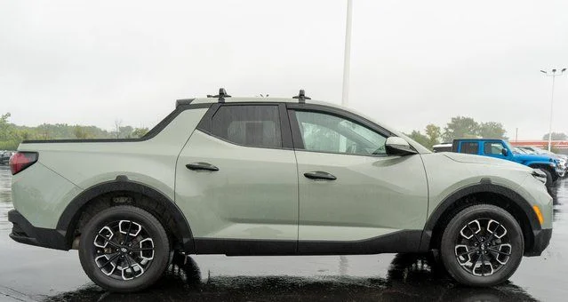 Used 2022 Green Hyundai SEL image 5