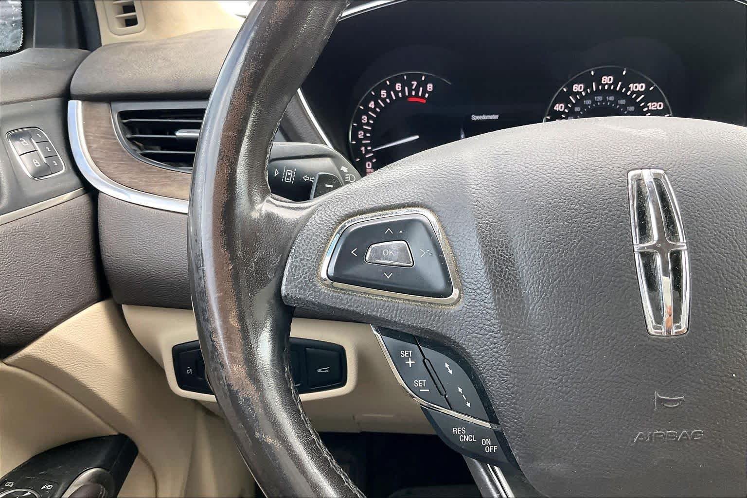 Used 2017 Diamond Black Metallic Lincoln Reserve image 22