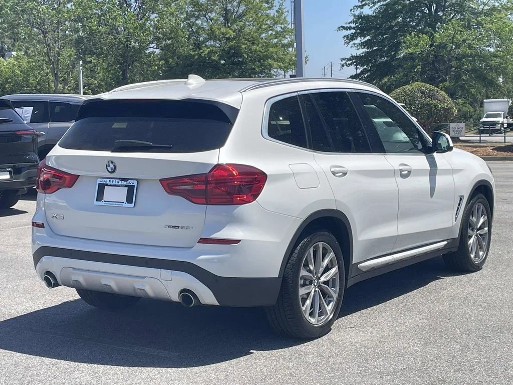Used 2019 White BMW xDrive30i image 4