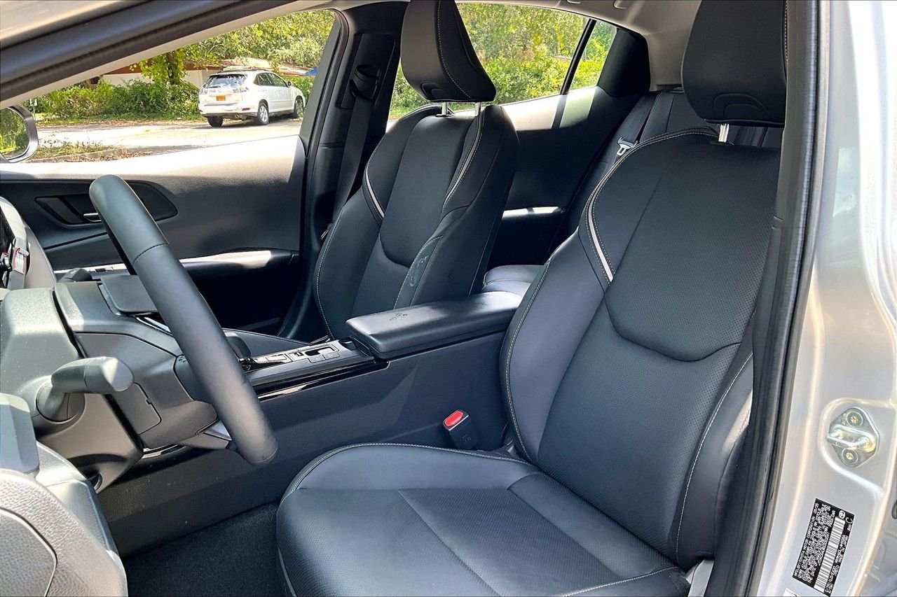 Used 2025  Toyota XLE image 18