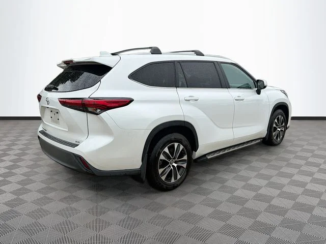 Used 2023 Beige Toyota XLE image 7