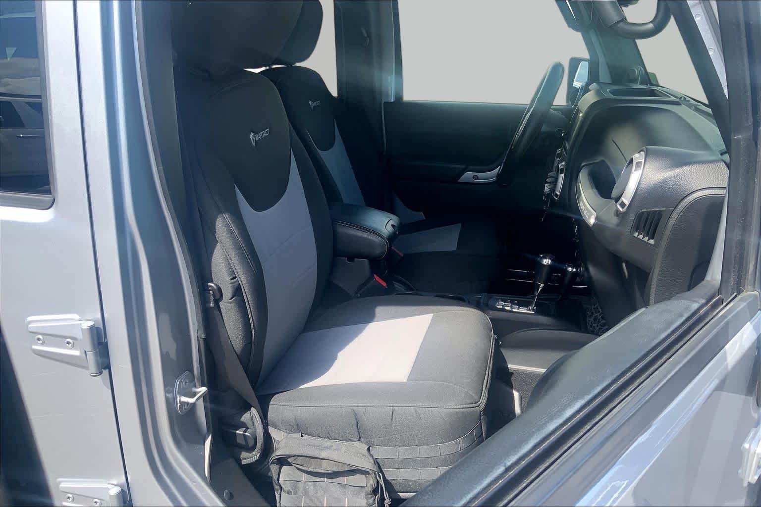 Used 2014 Billet Clearcoat Metallic Jeep Rubicon X image 9