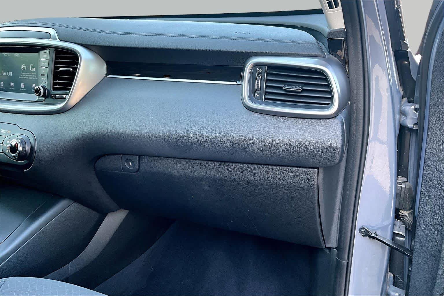 Used 2019 Everlasting Silver Kia L image 18