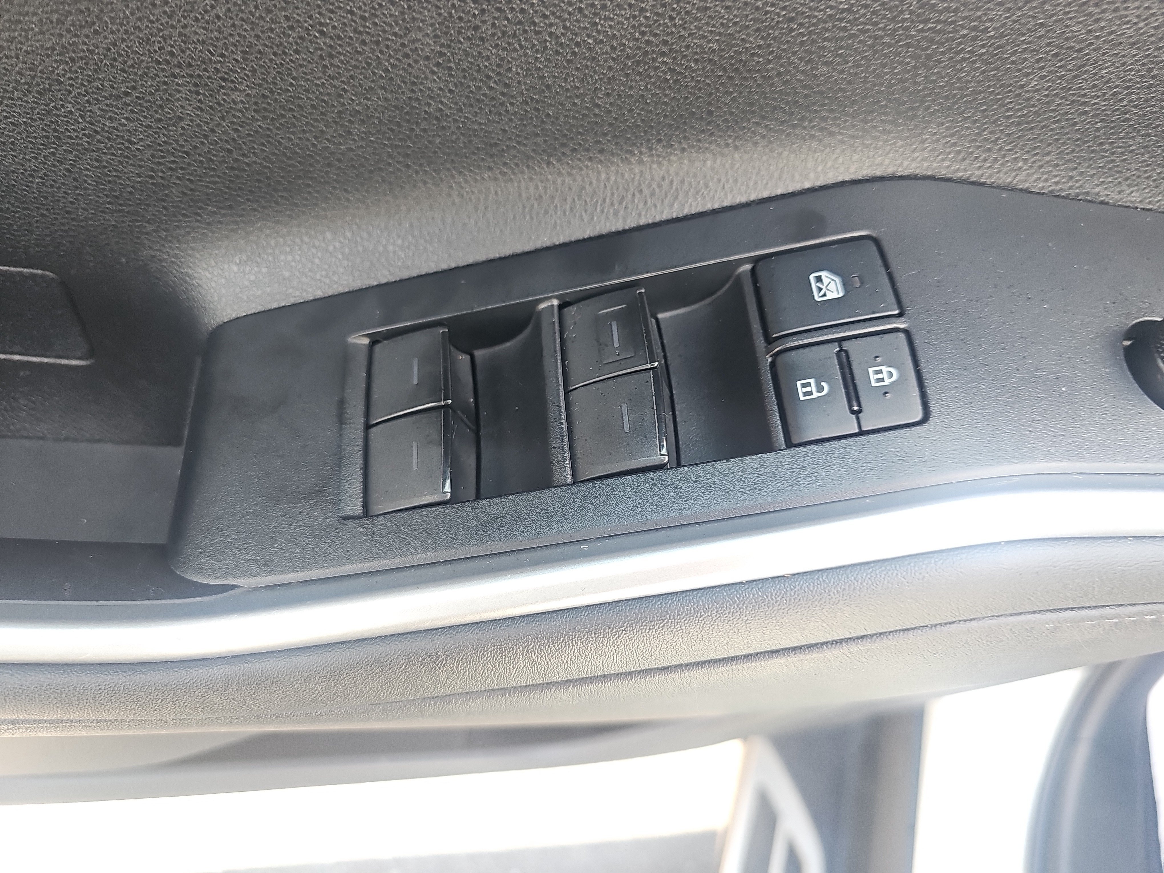 Used 2021 Blizzard Pearl Toyota Hybrid XLE image 11