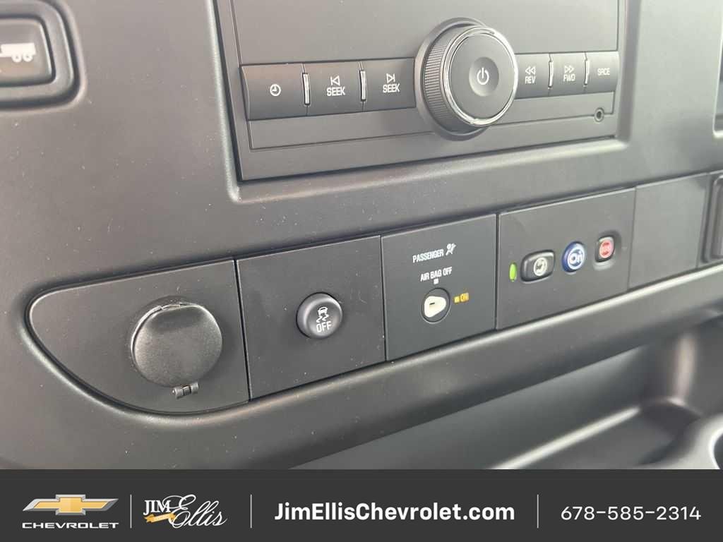 2025 Chevrolet Express Cargo Work Van - Photo 17