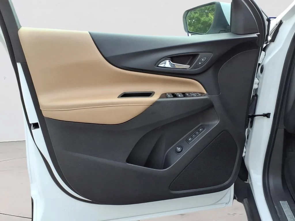Used 2023 SUMMIT WHITE Chevrolet Premier image 20