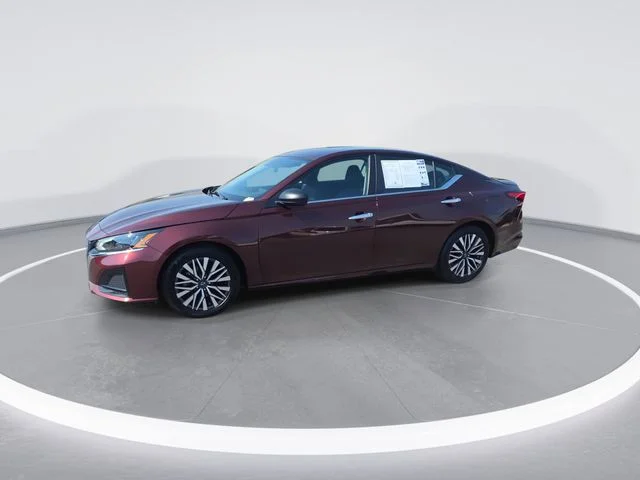 Used 2025 Red Nissan 2.5 SV image 4