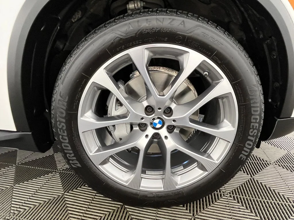 Used 2025 White BMW xDrive40i image 14