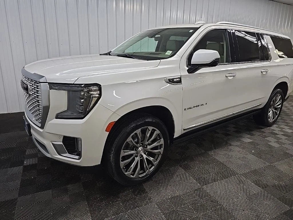 Used 2021 White GMC Denali image 8