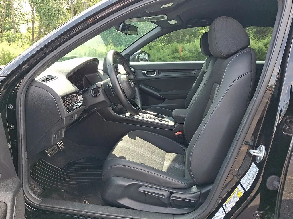 2025 Honda Civic Sport - Photo 13