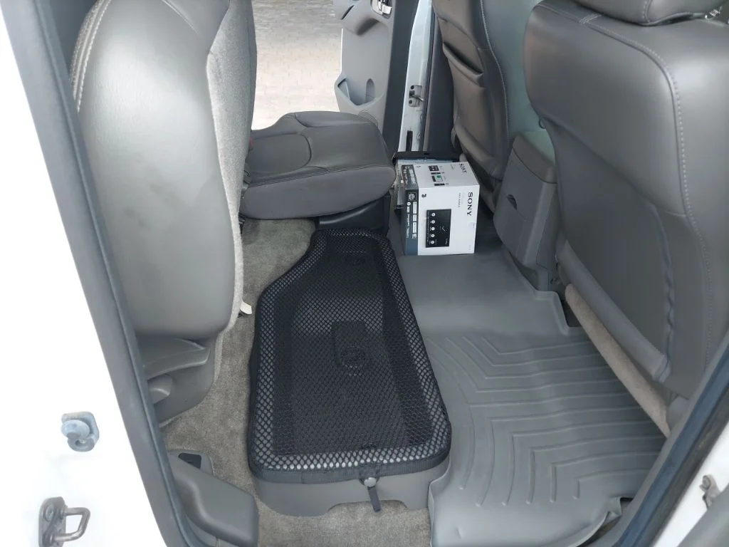 Used 2011 White Nissan SL image 35