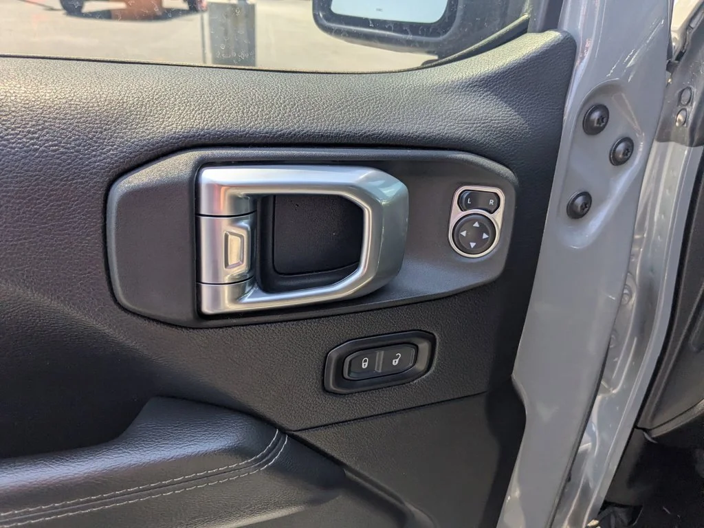 Used 2022 Sting-Gray Clearcoat Jeep Unlimited Sahara image 12